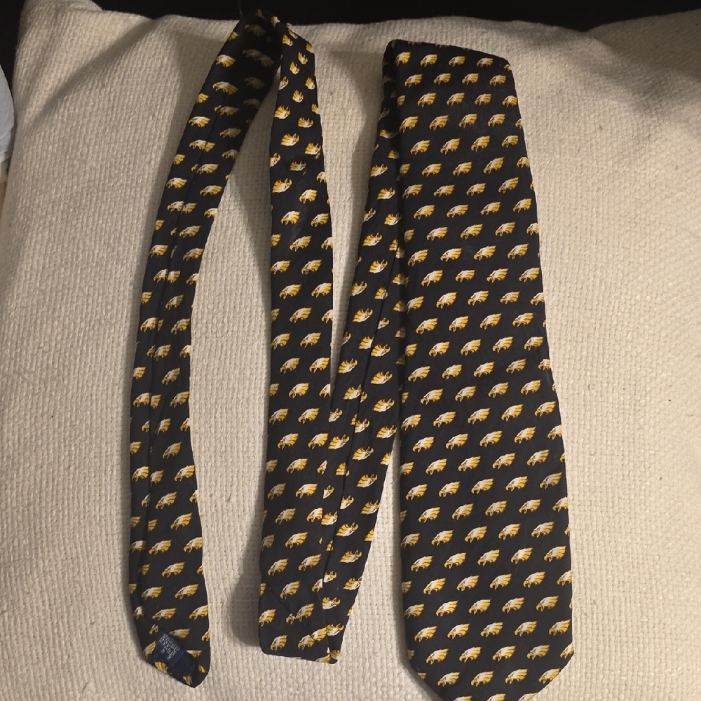 Vineyard Vines Black and Gold Patterned Tie Philadelphia EAGLES